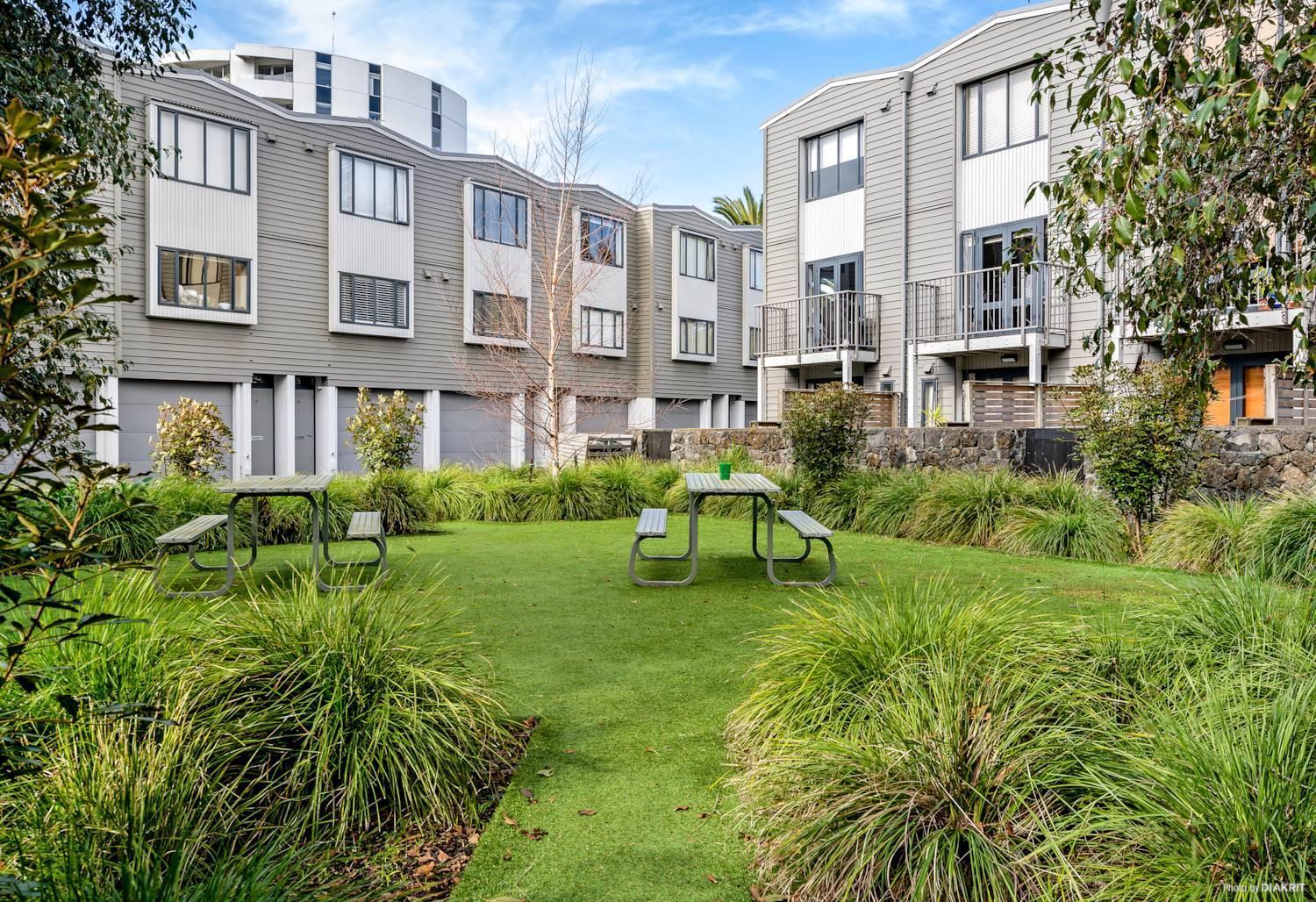 Auckland Cbd, Parnell Ensuite+Patio+Secluded Garage Exterior photo
